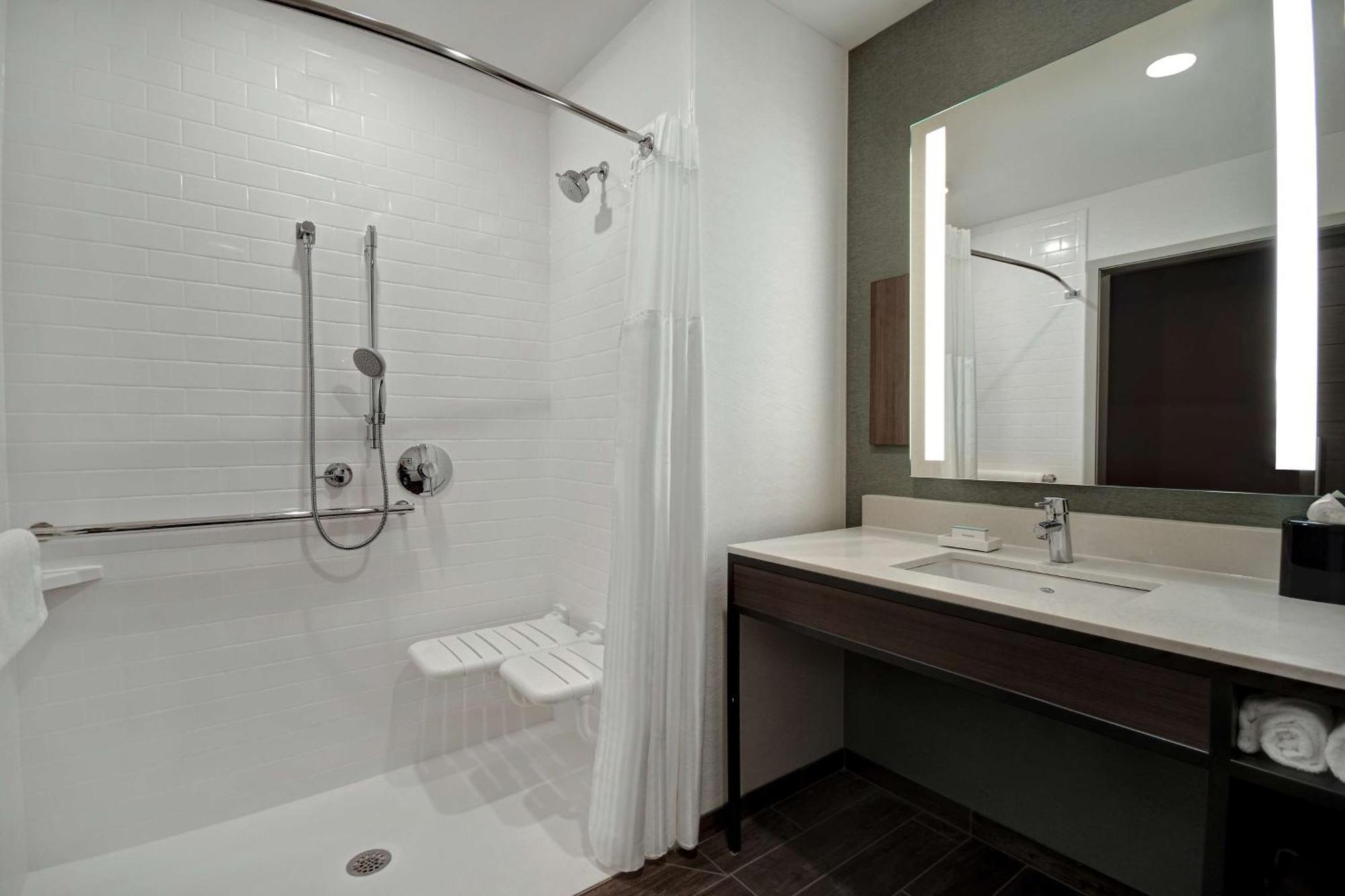 Hilton Garden Inn Kalamazoo Downtown Exterior photo