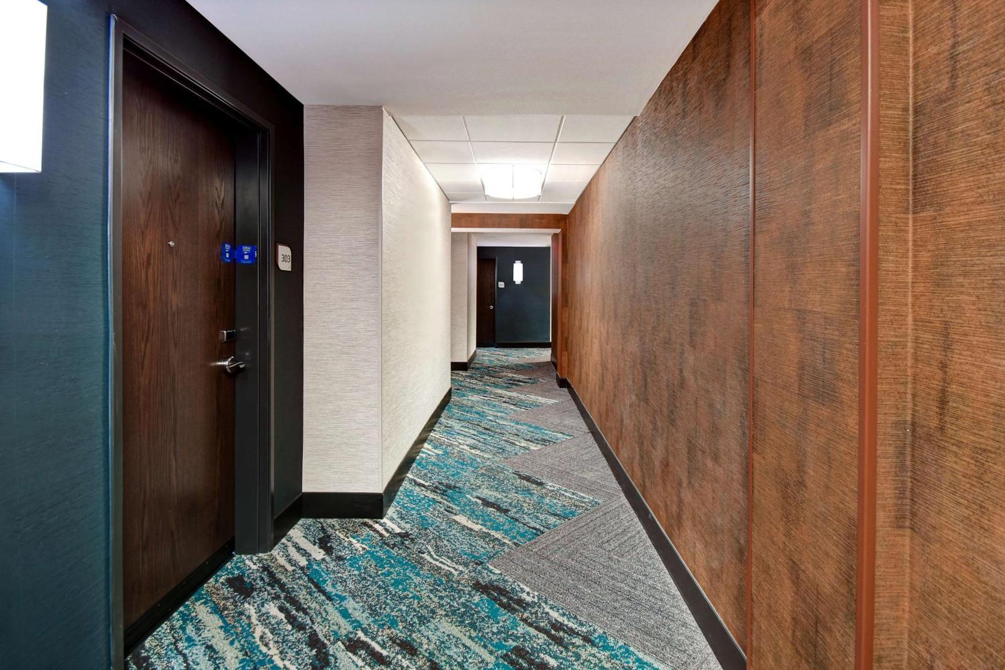 Hilton Garden Inn Kalamazoo Downtown Exterior photo