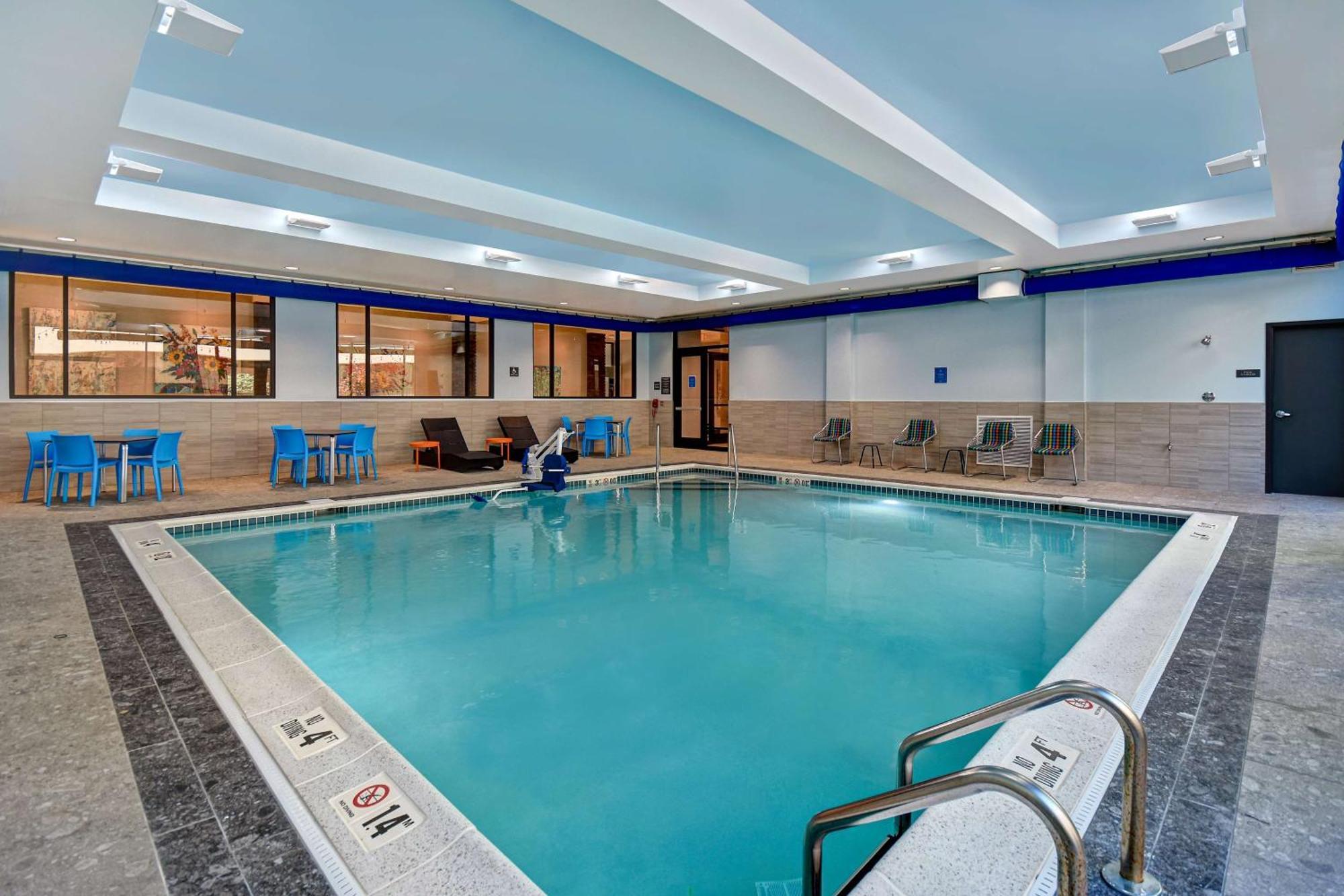 Hilton Garden Inn Kalamazoo Downtown Exterior photo